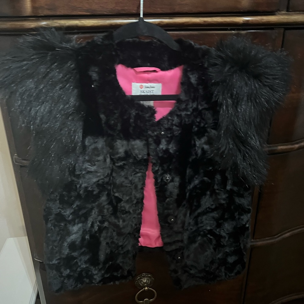 Women’s faux fur vest